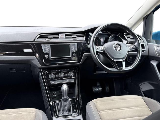 VOLKSWAGEN Touran Photo 11