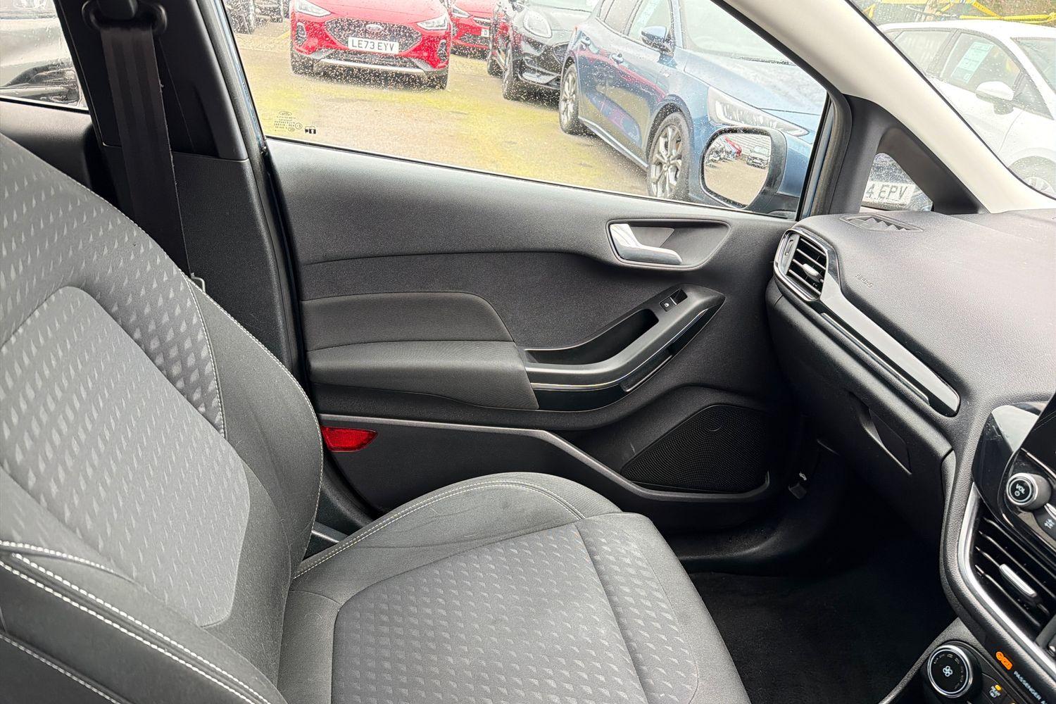 Ford FIESTA Photo 37