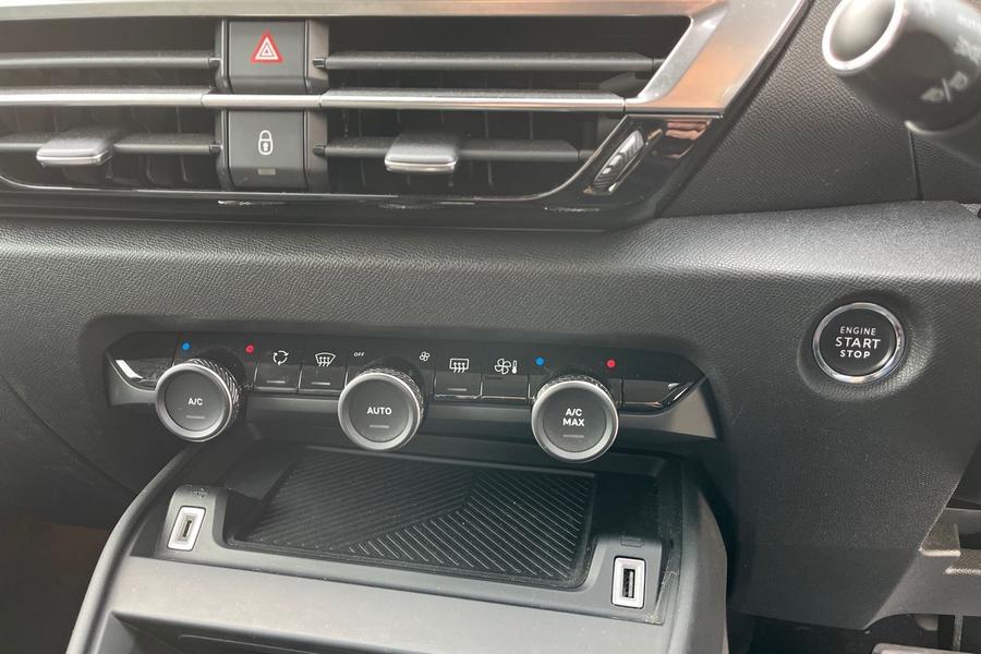 Citroen C4 Photo autoimg-72f21d83b668da0fe7c6f8ba8e8e5d925d225f4e.jpg