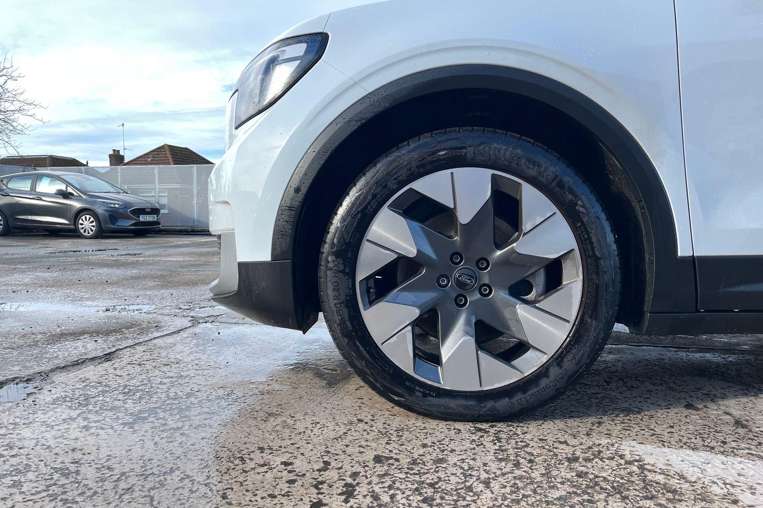 Ford Explorer Photo 7