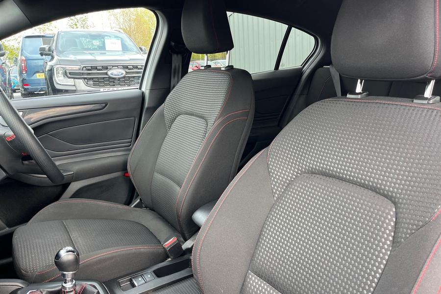Ford FOCUS Photo autoimg-72fabeacbcb4bda026bf516d6812fb62ce2ca4a2.jpg