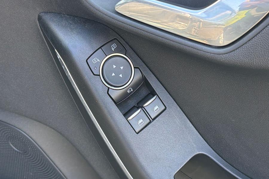 Ford FIESTA Photo autoimg-72face2f1a56a79d44eee51ac8508b70352e64e6.jpg
