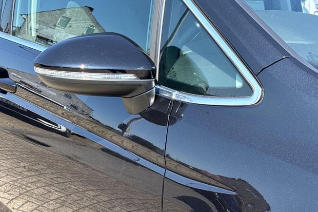 VOLKSWAGEN Touran Photo 20