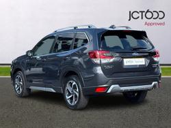 SUBARU Forester Photo 3
