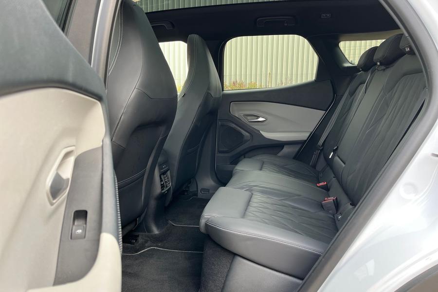 Ford Explorer Photo autoimg-7308011b6a3ebb781b747cfa30ea79d1d88414e8.jpg