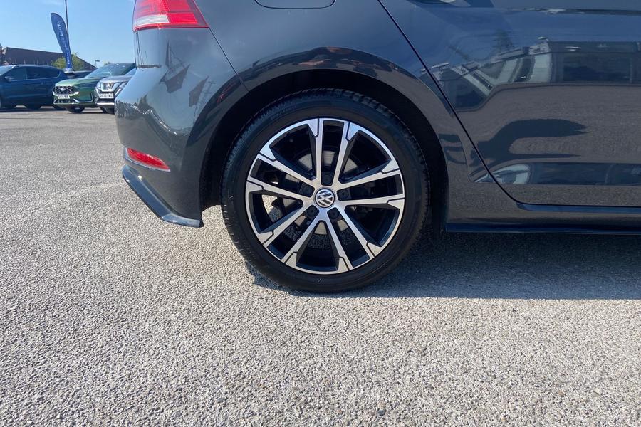 Volkswagen GOLF Photo autoimg-730bc62e22ebf88247e76521f5082931d0490c3e.jpg
