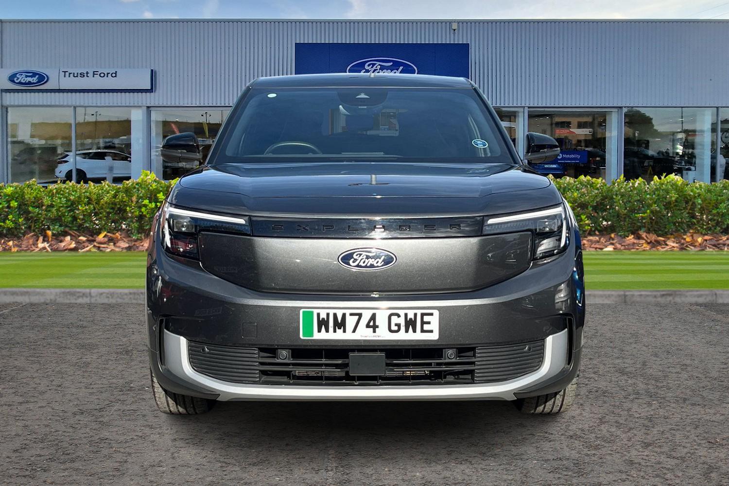 Ford Explorer Photo 5