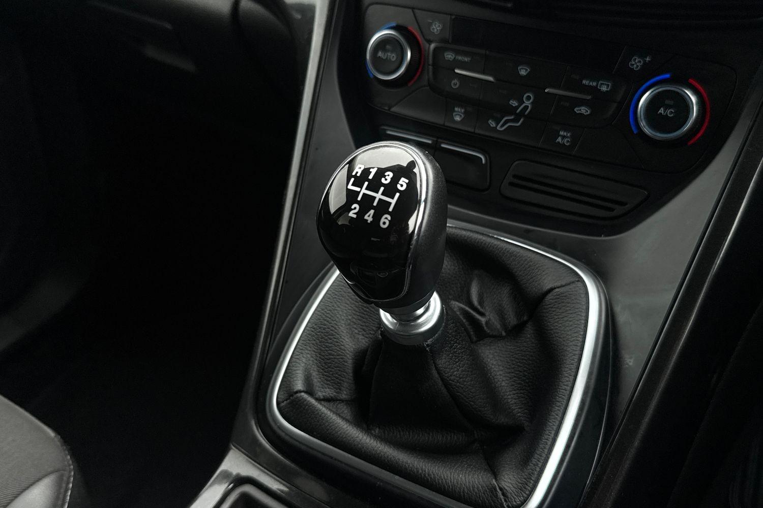 Ford KUGA Photo 32