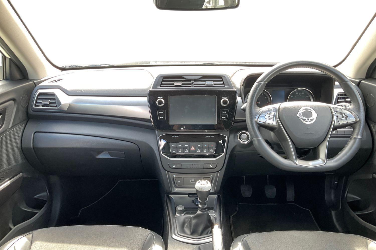 SsangYong TIVOLI Photo 9