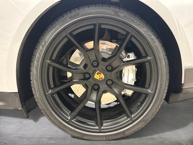 PORSCHE Taycan Photo 9