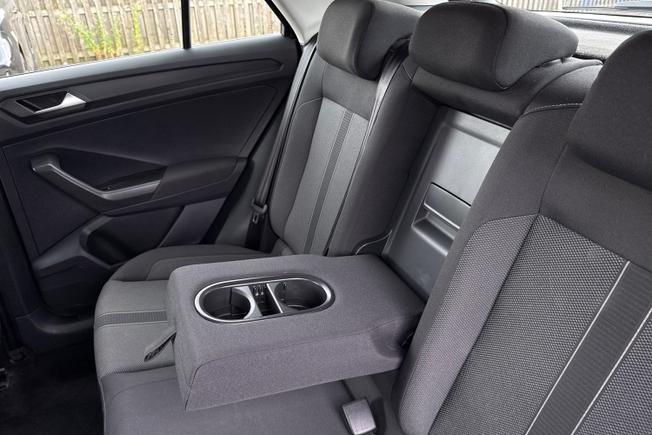 VOLKSWAGEN T-Roc Photo 29