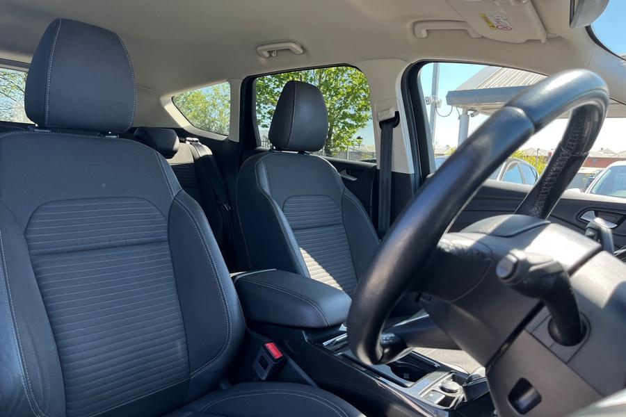Ford KUGA Photo autoimg-732ac3b3ea13402e60595fbdc846934fde3ce9ed.jpg