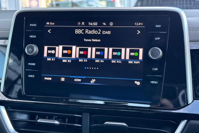 VOLKSWAGEN T-Roc Photo 13