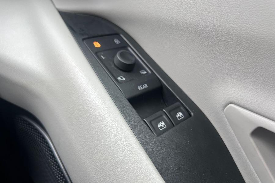 Ford EXPLORER Photo autoimg-7333f7928e7ce86708921ccb1364a0b9ae22480a.jpg