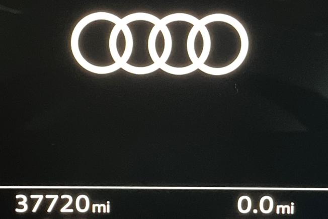 Audi Q8 E-Tron Photo 15