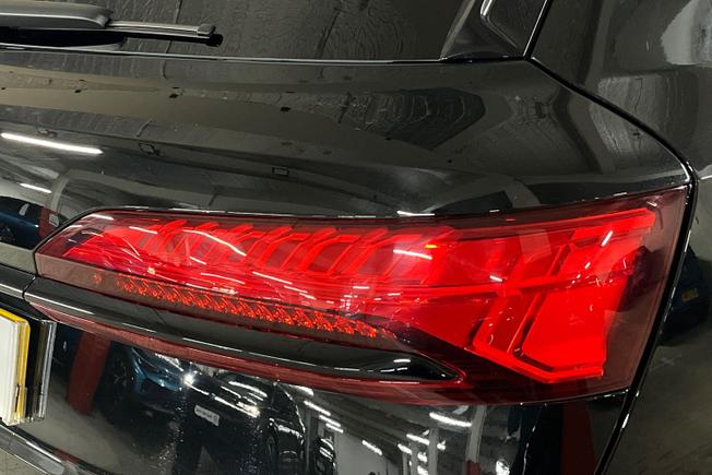 AUDI Q7 Photo 18