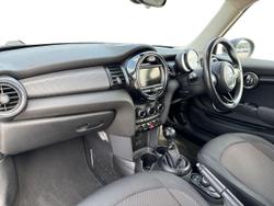 MINI Hatch Photo 2