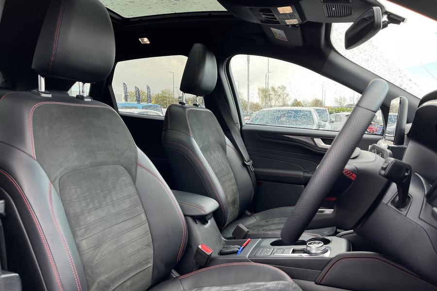 Ford Kuga Photo autoimg-7352c6e2d880b849db87cf1bb2eb87ef80ebdebe.jpg