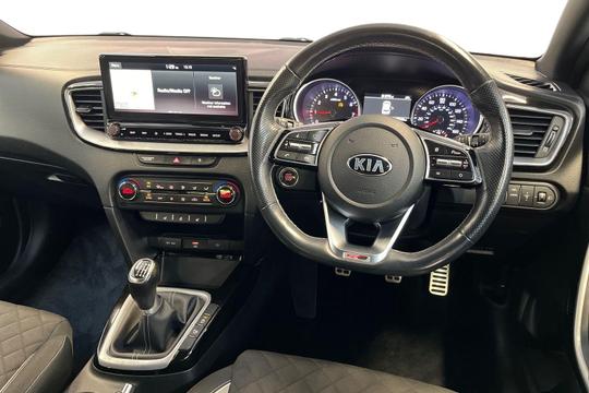 Kia Ceed Photo autoimg-7356841328fc9baa67b979e8026b56f31e7852bf.jpg