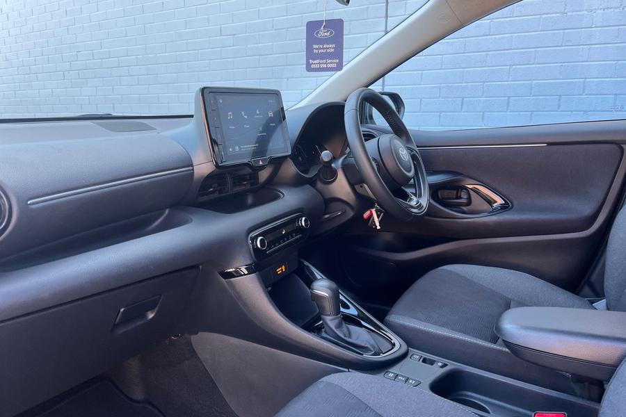 Toyota YARIS Photo autoimg-735ce425b211f7f106a7ff970dcc83679ff035ba.jpg
