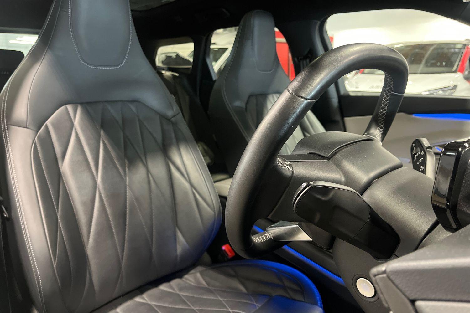 Ford Explorer Photo 16