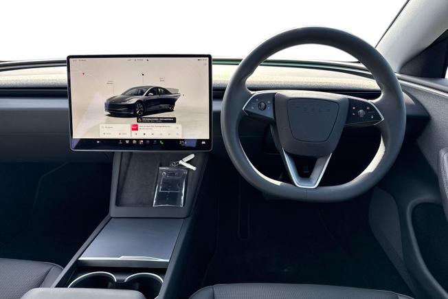 TESLA Model 3 Photo 11