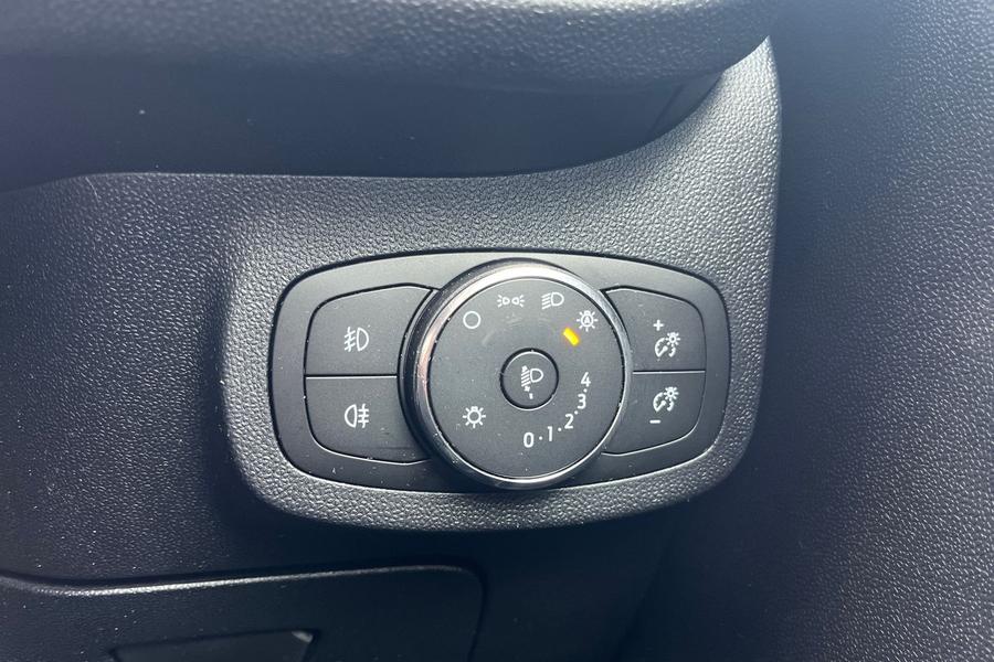Ford FIESTA Photo autoimg-736b80d52320b01008733dff9b90b166713d9367.jpg