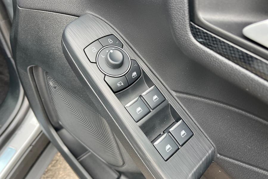Ford Kuga Photo autoimg-736e7671a450c31dd8859b54e4517c1d6dde677e.jpg