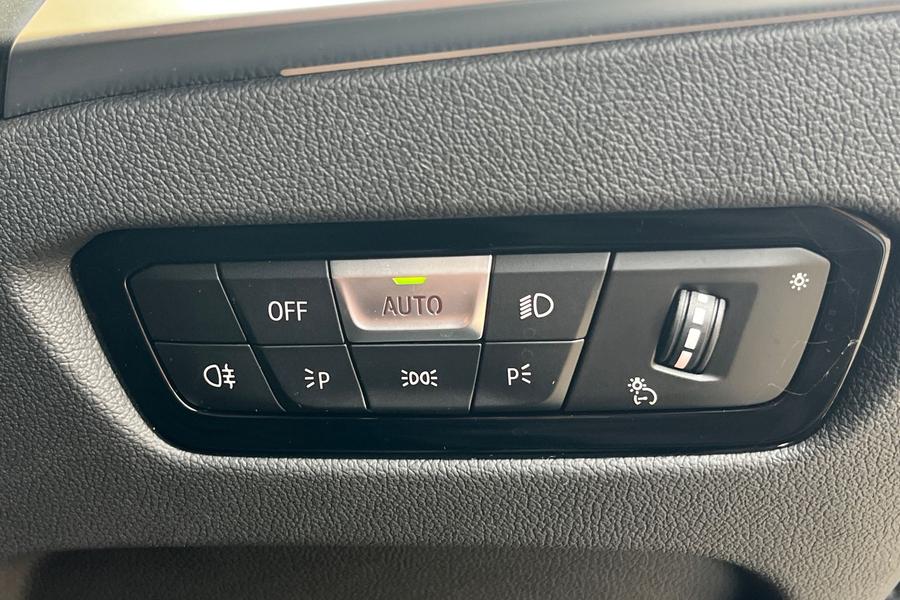 BMW 3 SERIES Photo autoimg-73740d7f6d9df831ac3d8a9f5a11a7d8b7671112.jpg