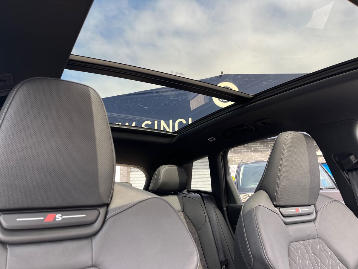 Audi Q6 e-tron Photo 17