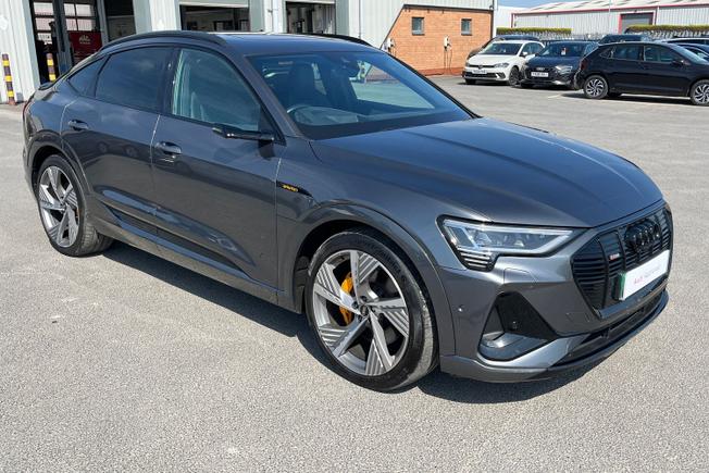 AUDI e-tron Photo 21