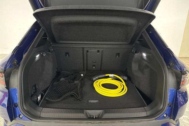 VOLKSWAGEN ID.4 Photo 12