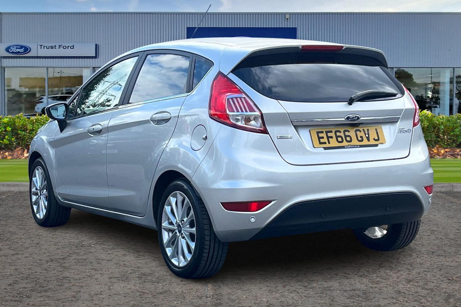 Ford FIESTA Photo 1