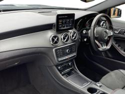 MERCEDES-BENZ GLA Photo 2