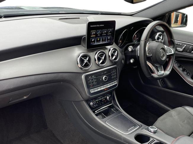 MERCEDES-BENZ GLA Photo 2