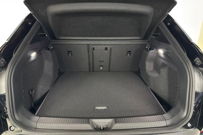VOLKSWAGEN ID.4 Photo 12