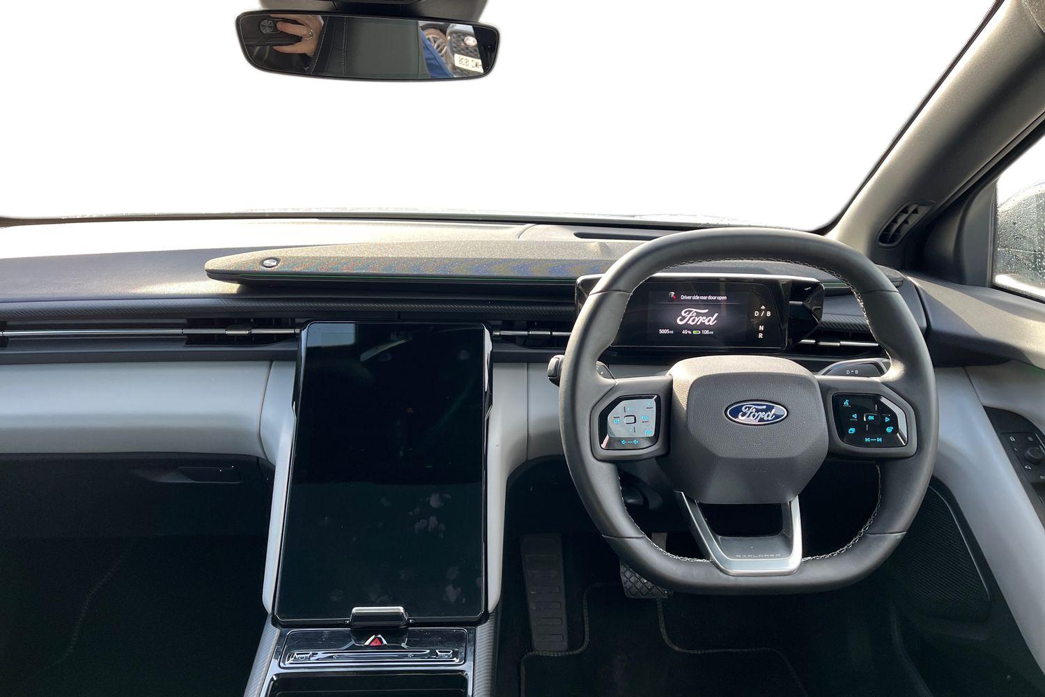 Ford Explorer Photo 10