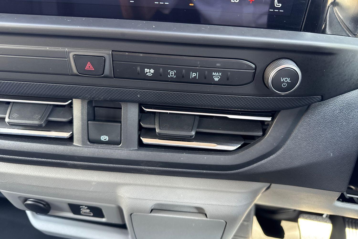 Ford E-TRANSIT CUSTOM Photo 35