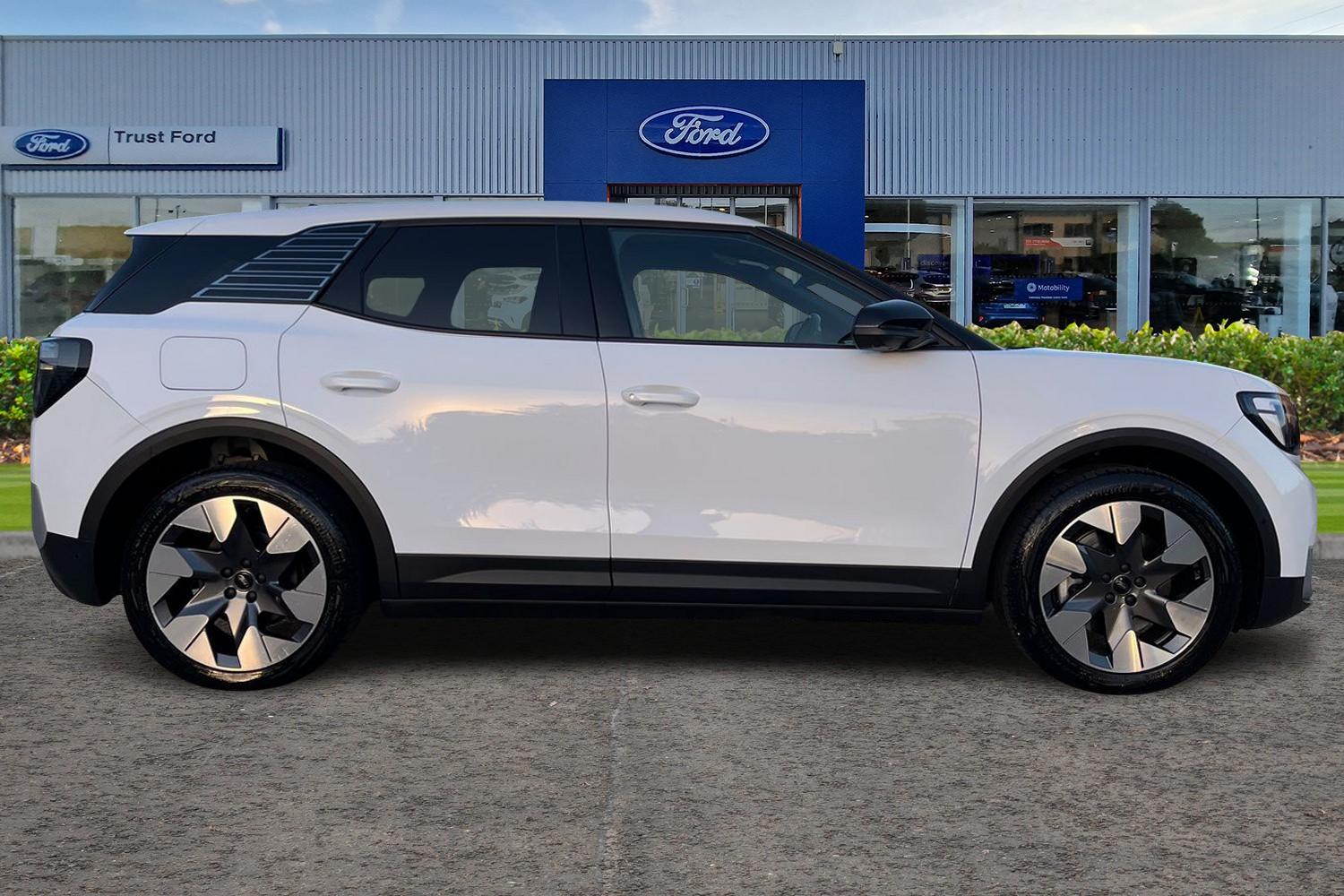 Ford Explorer Photo 2