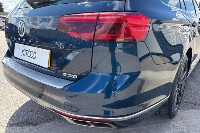 VOLKSWAGEN Passat Photo 28