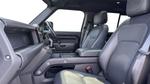 Land Rover Defender Photo 2