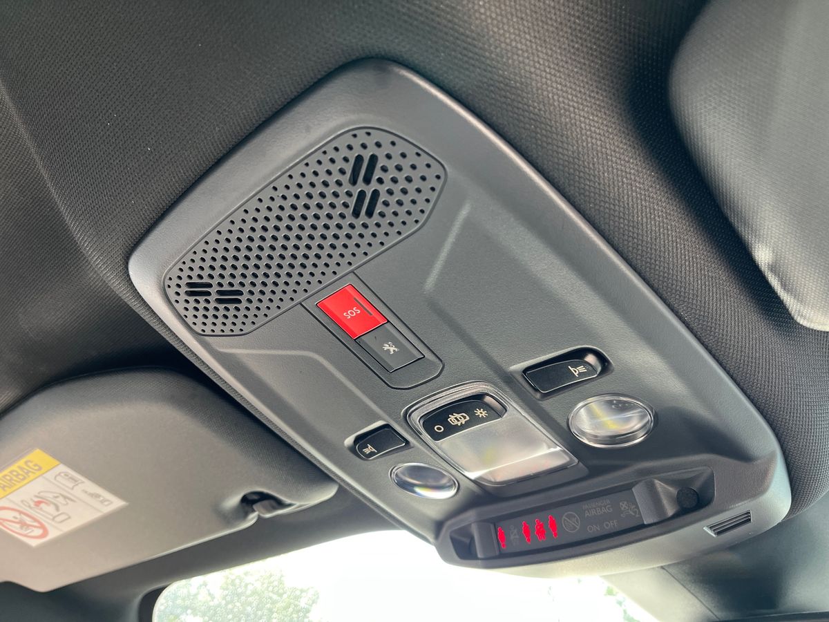Peugeot E-2008 Photo 33