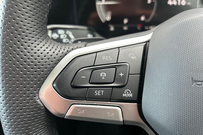 VOLKSWAGEN Touareg Photo 16