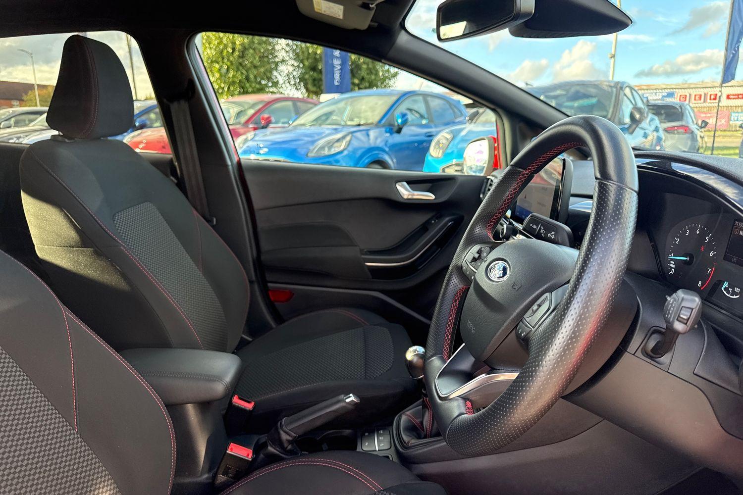 Ford FIESTA Photo 16