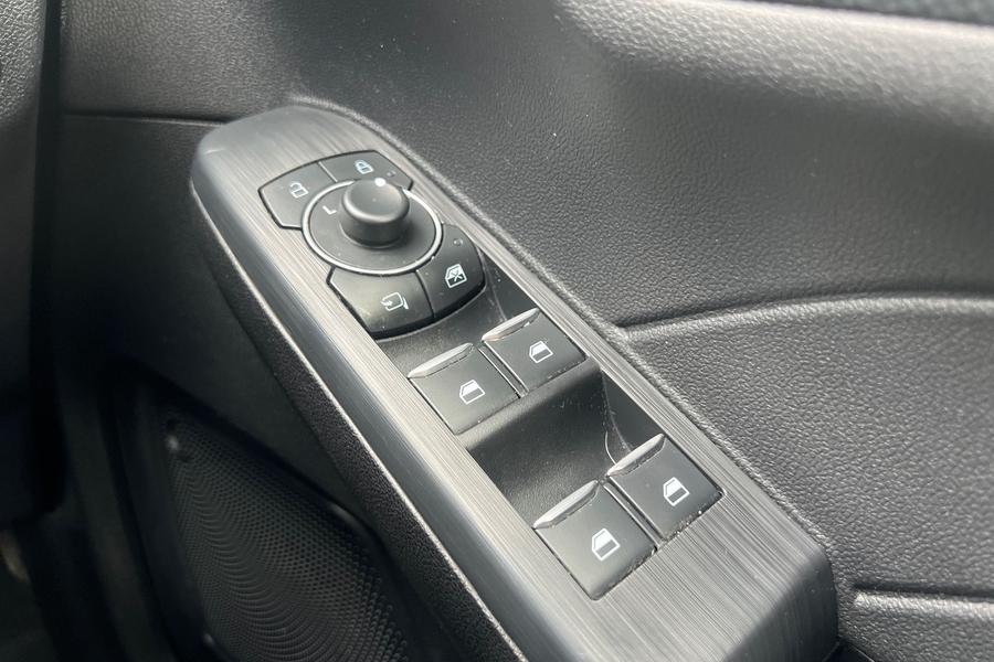 Ford KUGA Photo autoimg-73a1985c6290b98d6d275ff8ad500f3e01d344d3.jpg