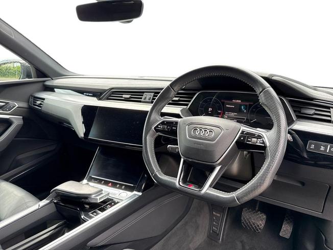 AUDI e-tron Photo 6