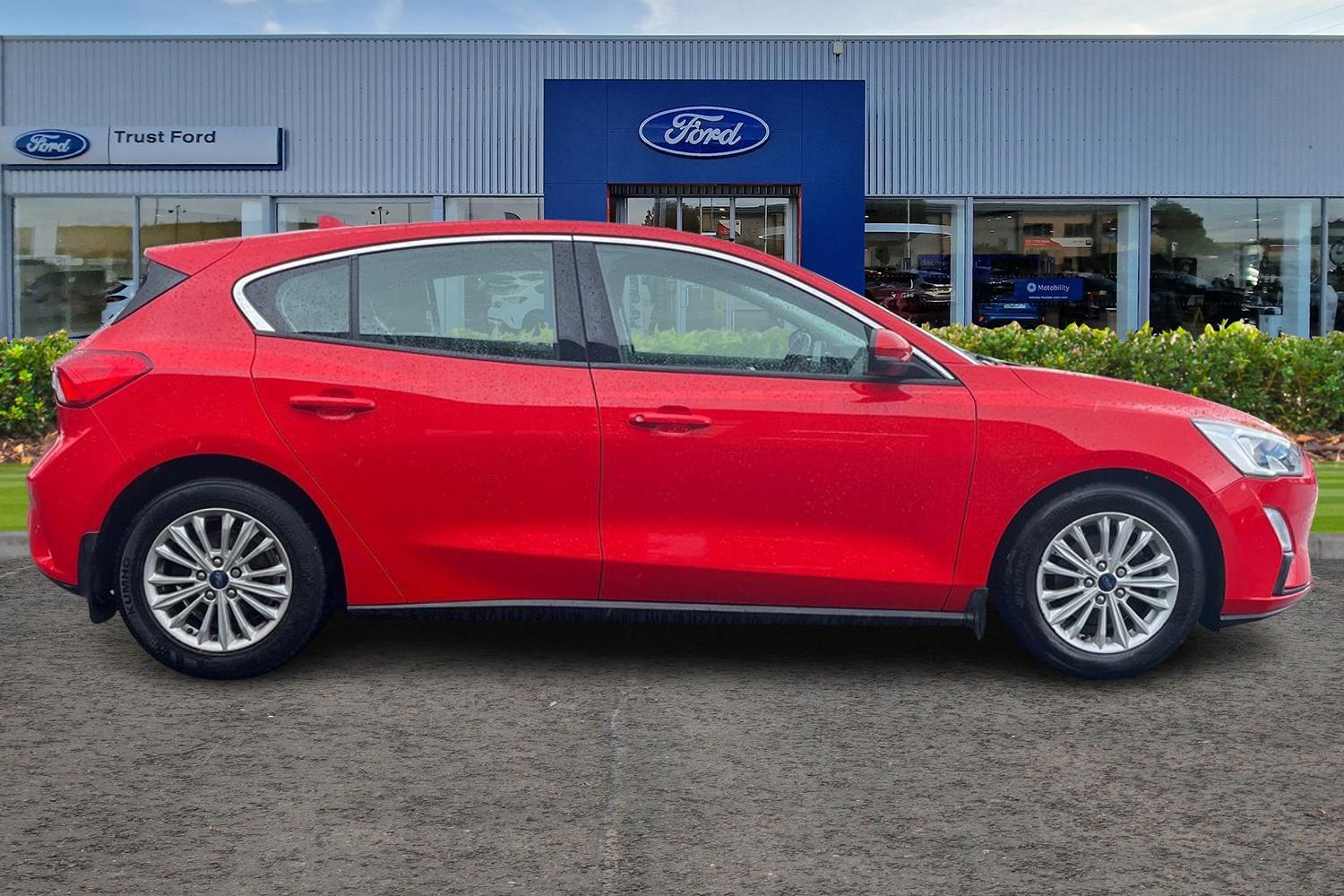 Ford Focus Photo 2