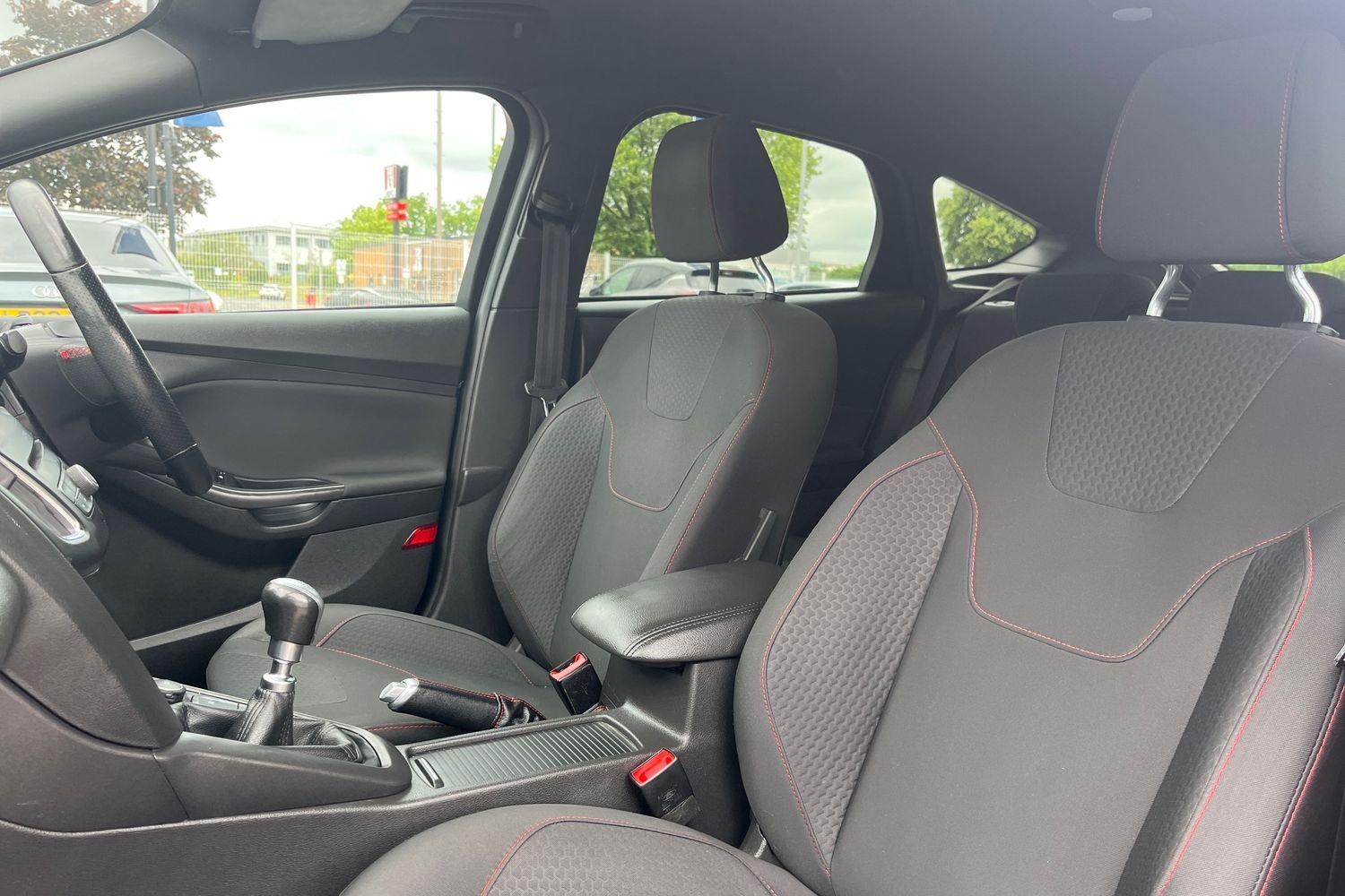 Ford Focus Photo 18