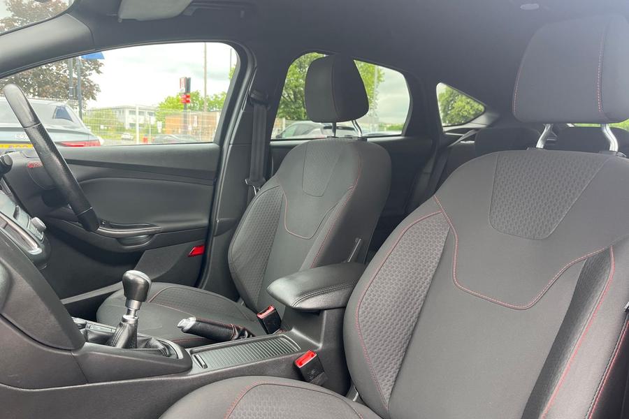 Ford Focus Photo autoimg-73b1f4bf19b8d1735cef8126d979203f1528e791.jpg