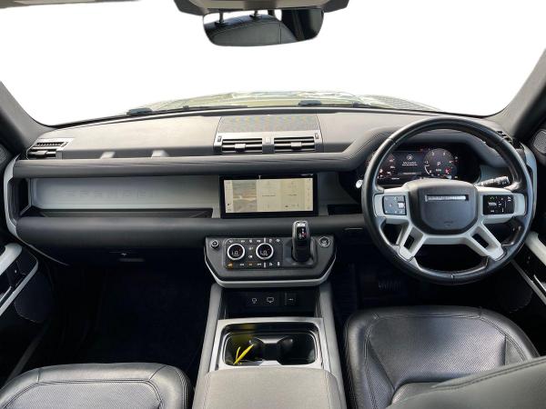 Land Rover Defender 110 Photo autoimg-73b43c87722f77408f965086d604e97228d8c0ea.jpg